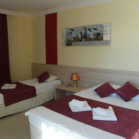 As Queen Beach Hotel Kizilot Exterior photo
