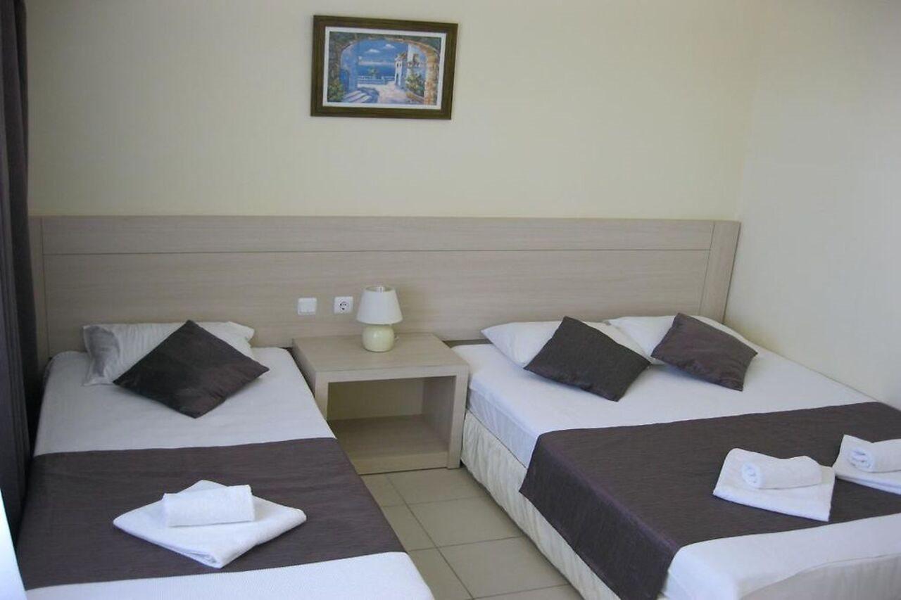 As Queen Beach Hotel Kizilot Exterior photo