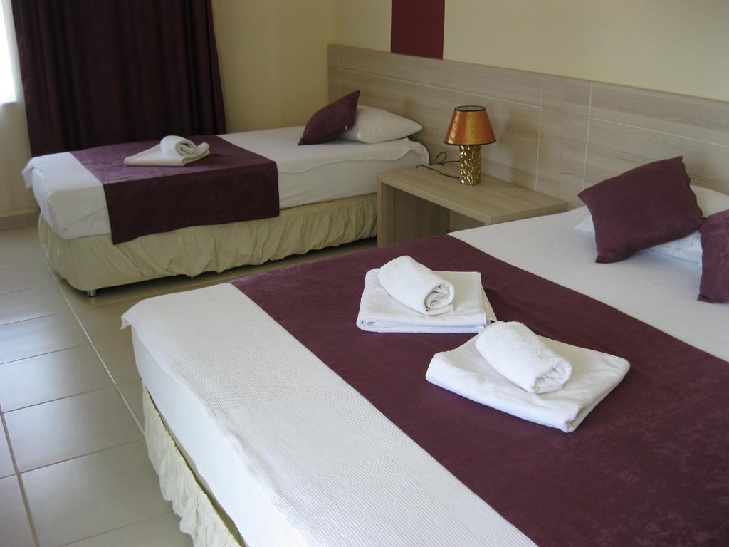 As Queen Beach Hotel Kizilot Room photo