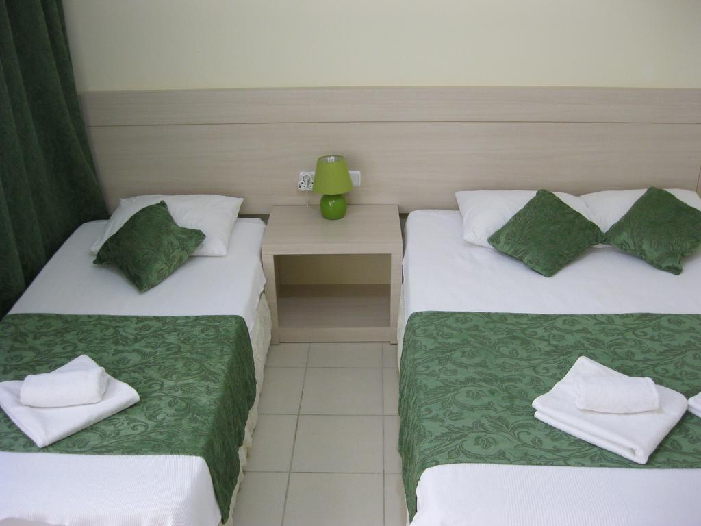 As Queen Beach Hotel Kizilot Room photo