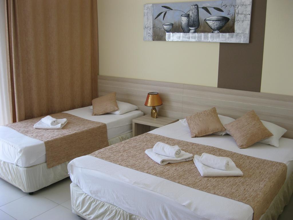 As Queen Beach Hotel Kizilot Room photo