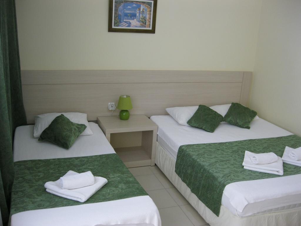 As Queen Beach Hotel Kizilot Room photo