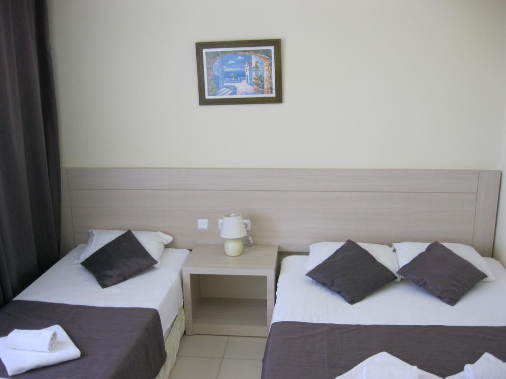 As Queen Beach Hotel Kizilot Room photo