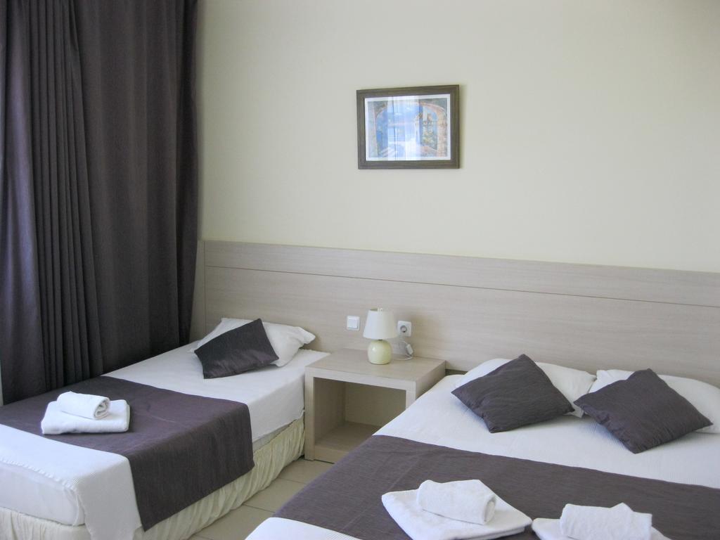 As Queen Beach Hotel Kizilot Room photo