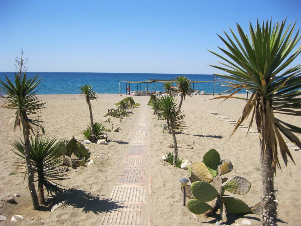 As Queen Beach Hotel Kizilot Exterior photo