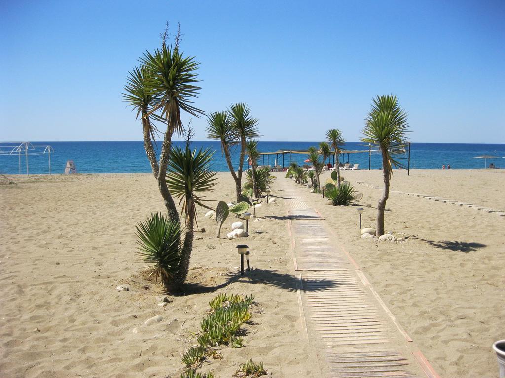 As Queen Beach Hotel Kizilot Exterior photo