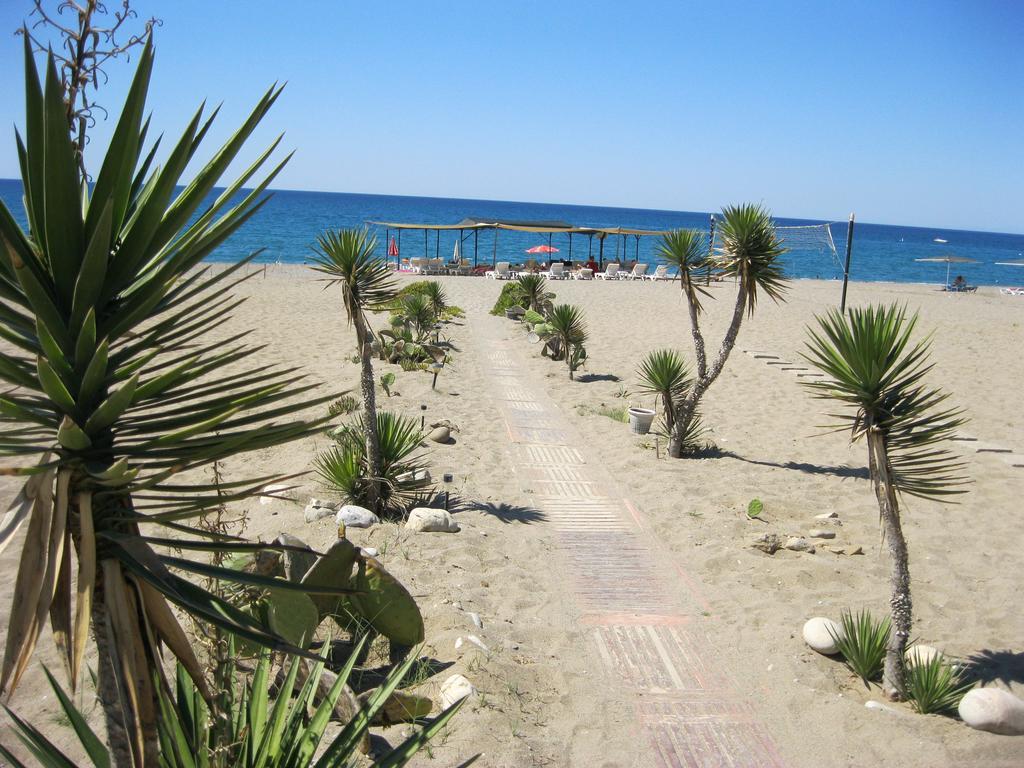 As Queen Beach Hotel Kizilot Exterior photo