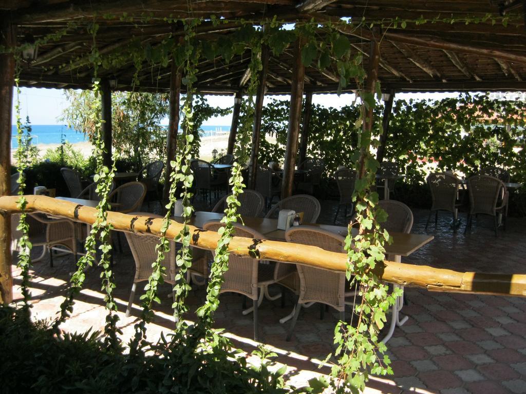 As Queen Beach Hotel Kizilot Exterior photo