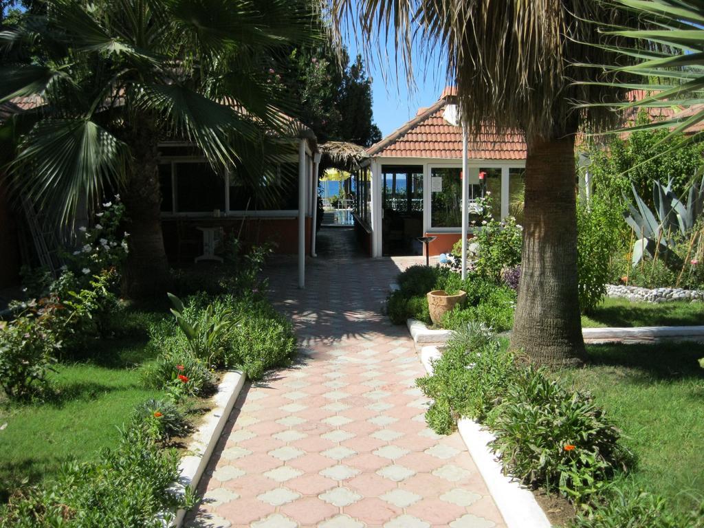 As Queen Beach Hotel Kizilot Exterior photo