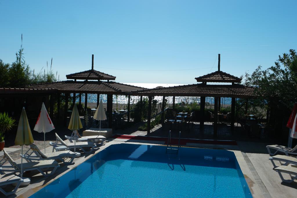 As Queen Beach Hotel Kizilot Exterior photo