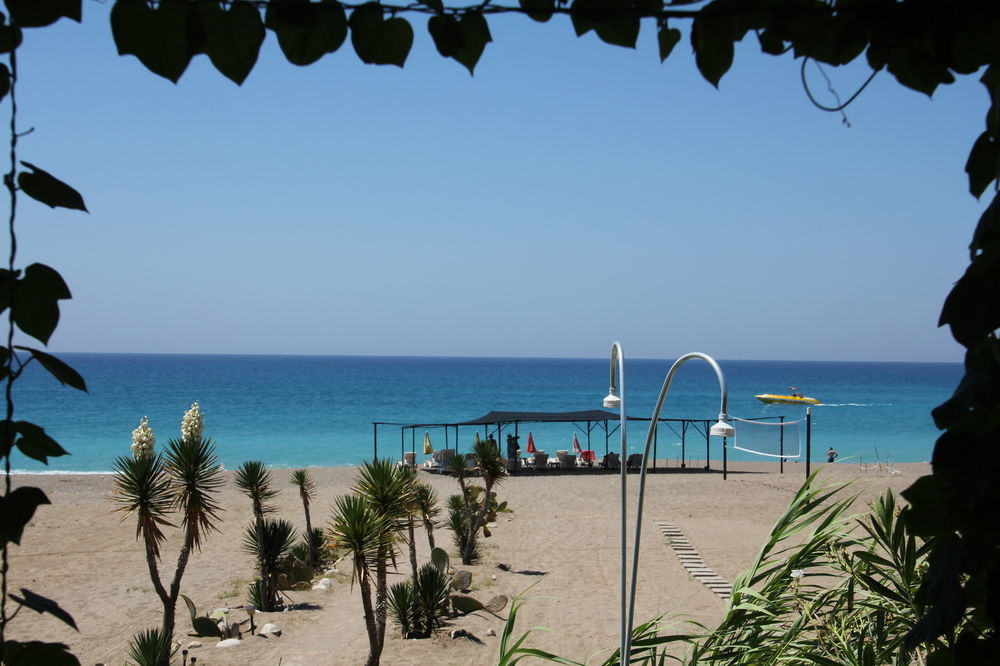As Queen Beach Hotel Kizilot Exterior photo