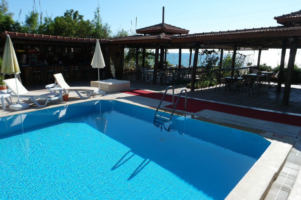 As Queen Beach Hotel Kizilot Exterior photo